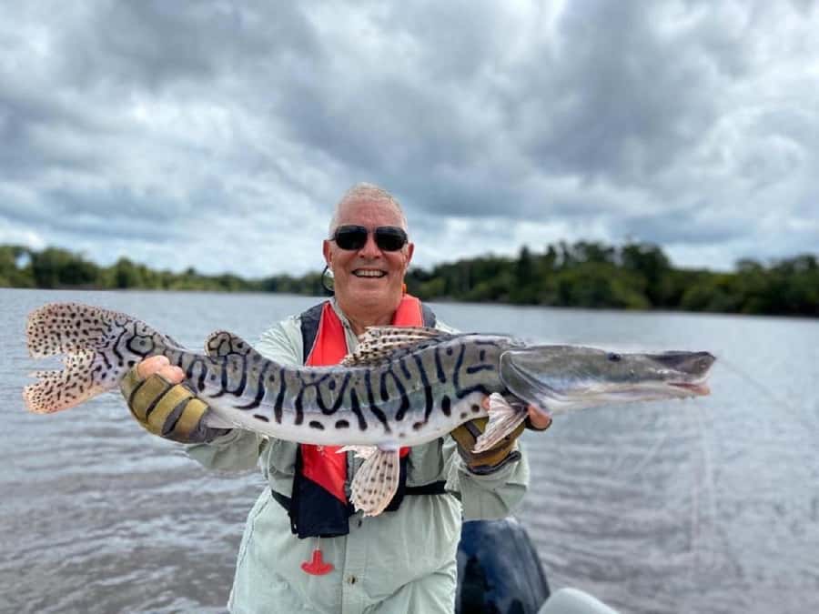 Manaus : A day of fishing on the Rio Negro - Simple equipment and patient fishing support
