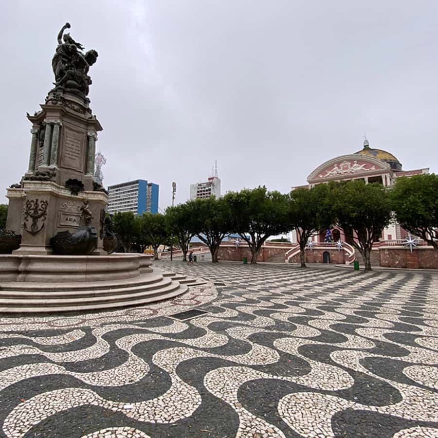 Manaus: City Tour - Colonial buildings on the way to the Municipal Market