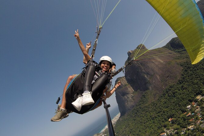 Paragliding in Rio de Janeiro - Flying Beside Pedra da Gávea