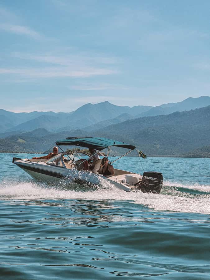 Paraty: A Private Speedboat Experience in Mamangua - Why a private Mamangua boat day makes sense