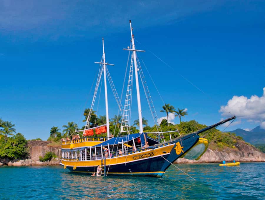 Paraty Bay: Islands & Beaches Boat Tour with Snorkeling - Starting at Paraty Tours, then finding the real departure point