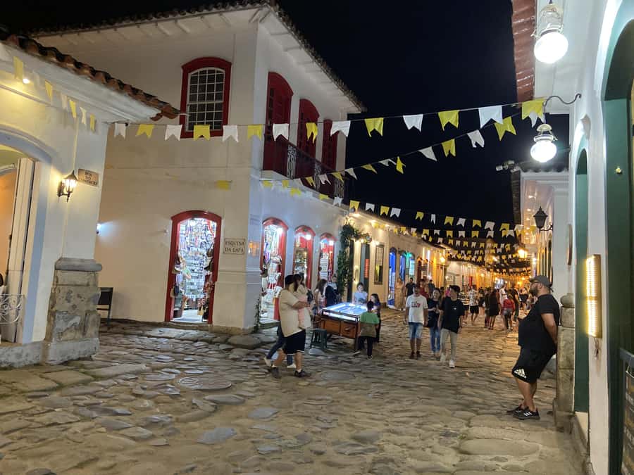 Paraty: Historic Centre Walking Tour & Cachaça Tasting - Why timing matters for the architecture