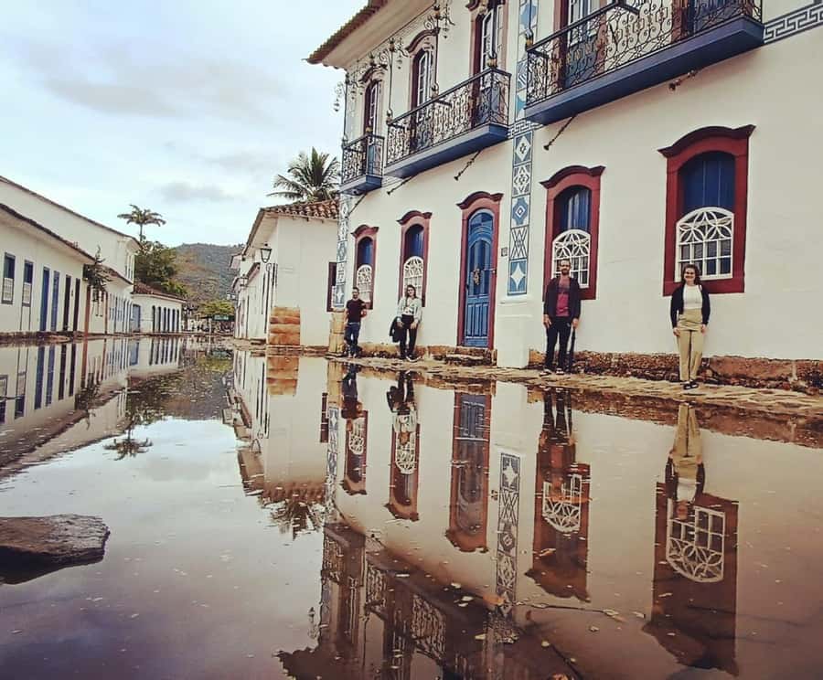 Paraty Historic District: Walking Tour with Cachaca Tasting - Churches, landmarks, and colonial details