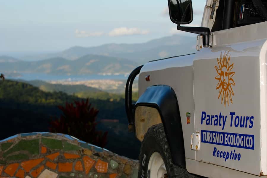 Paraty: Jungle Waterfalls and Cachaça Distillery Jeep Tour - Lunch, timing, and the group experience