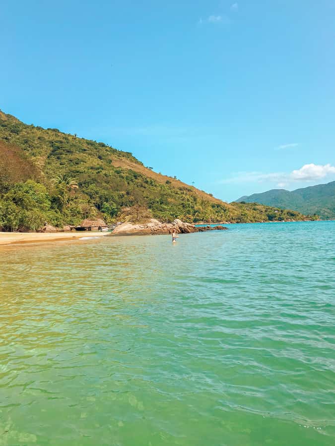 Paraty: Saco do Mamanguá Speedboat Tour - Cruzeiro Beach is the practical lunch stop