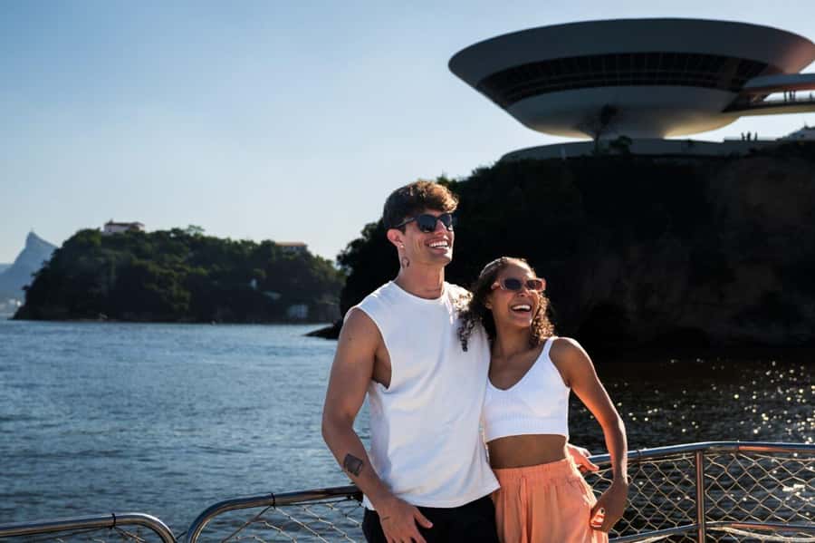 Rio: Boat Tour of Guanabara Bay - Crossing toward Niterói and the Museum of Contemporary Art