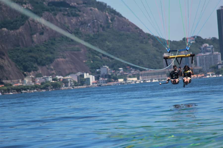 Rio de Janeiro: 2-Hour Boat Trip with Parasailing - How the organization affects the experience