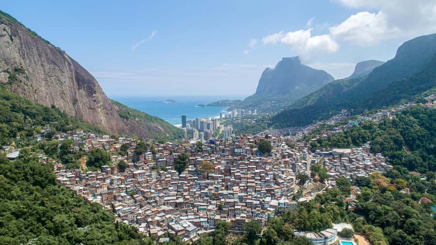 Rio de Janeiro: 4-Hour Guided Tour of Rocinha Favela - Walking into Rocinha’s narrow lanes