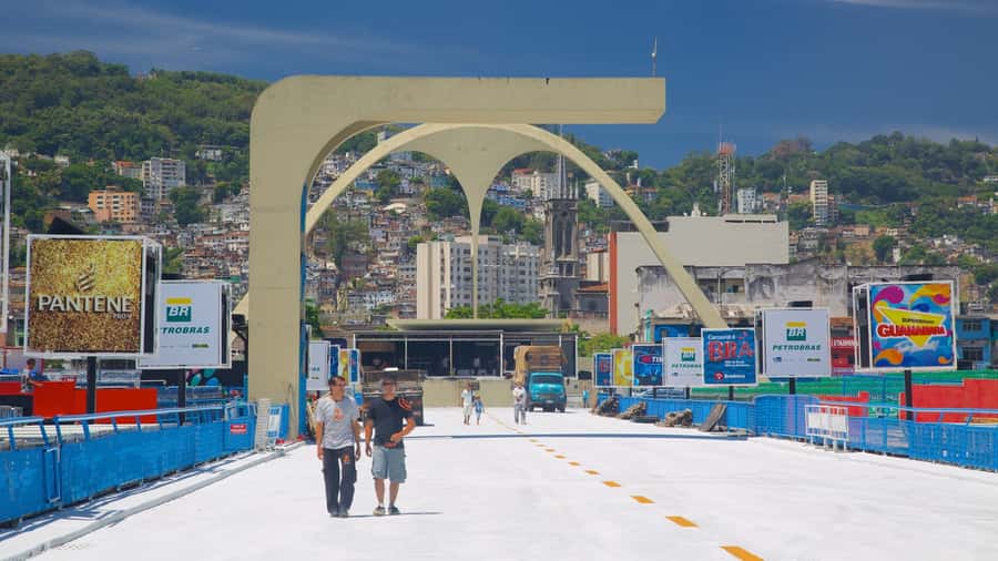 Rio de Janeiro: Be a true Rio's local for a day - Tour - Starting With a Caipirinha