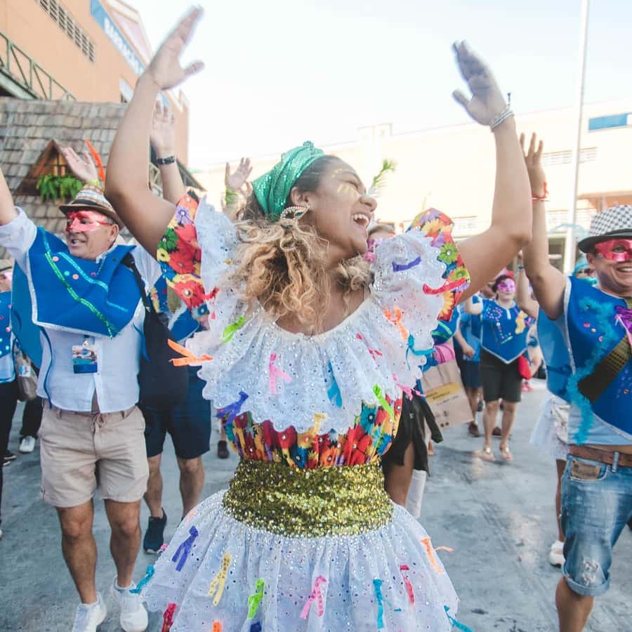 Rio de Janeiro: Carnaval Backstage Tour and Samba Class - Inside a samba school workshop