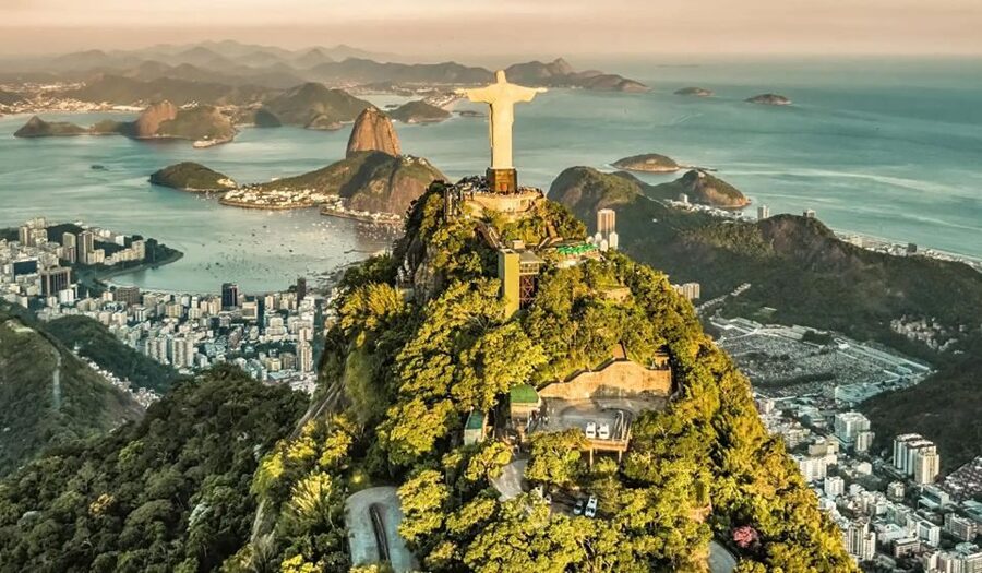 Rio de Janeiro: City Sightseeing Full Day Tour - Maracanã: football culture without stadium entry