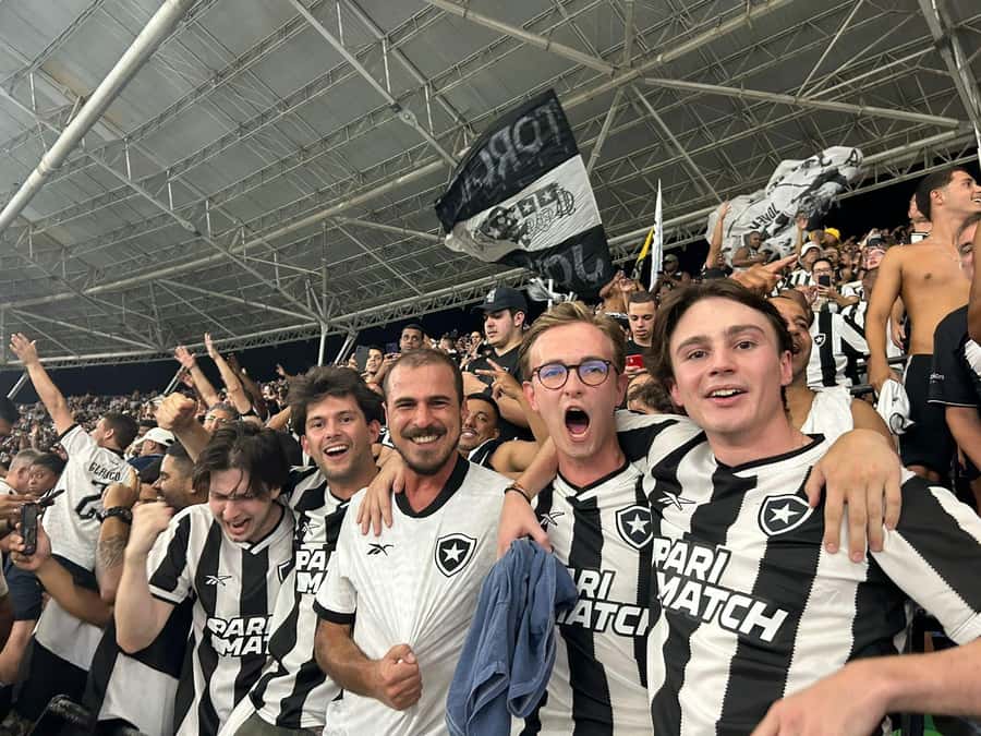 Rio de Janeiro: Enjoy a Botafogo soccer game with Locals - Meeting fans before the match