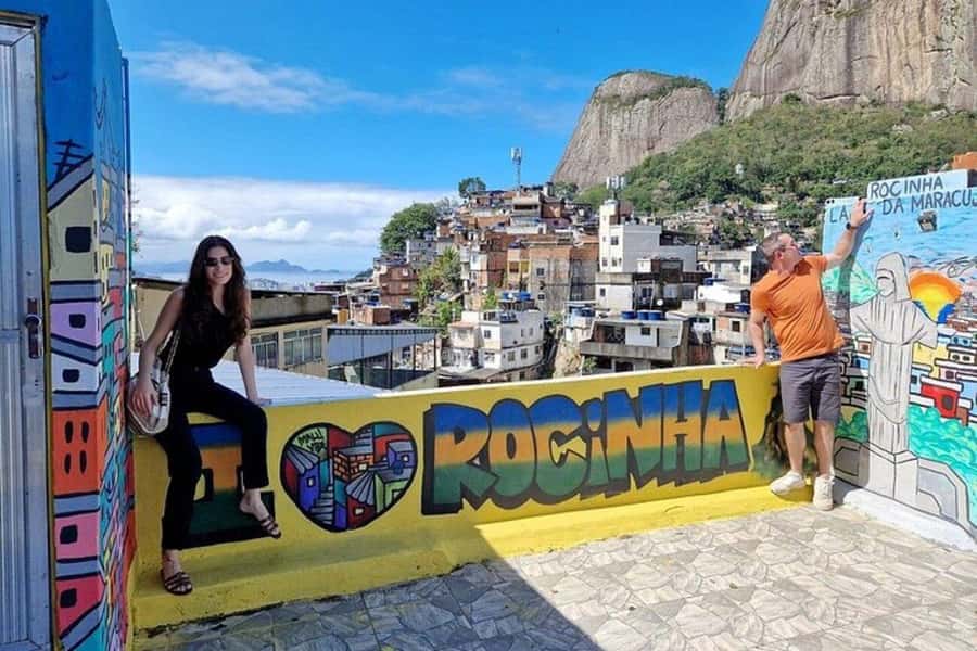 Rio de Janeiro: Favela Jeep Tour to Rocinha and Capoeira - Shopping locally without making the visit awkward