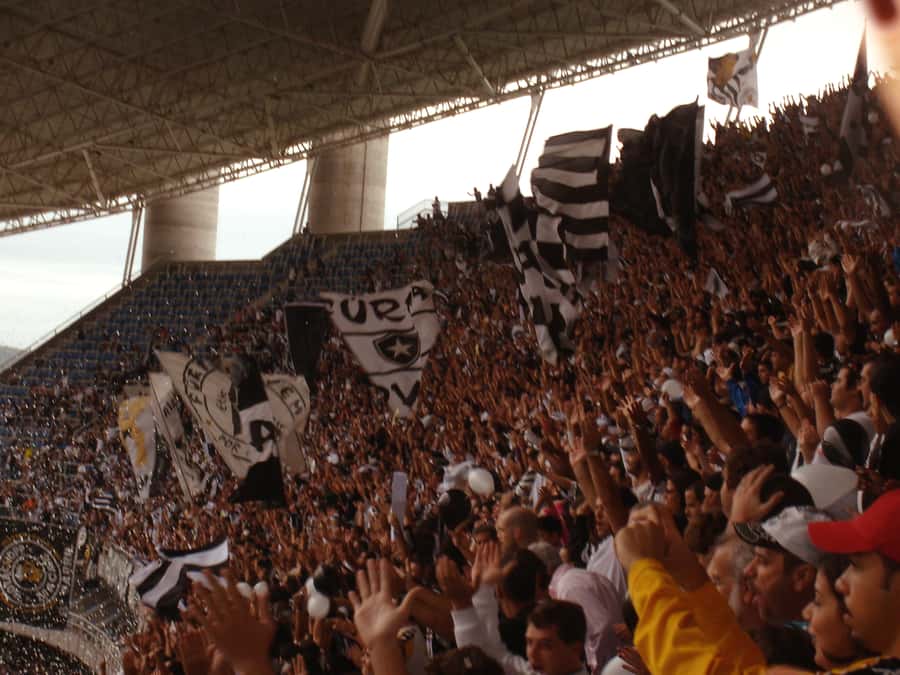 Rio de Janeiro: Football Game Ticket with Guide and a Drink - The drink, food, and match-day rhythm