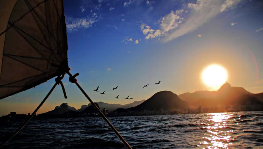 Rio de Janeiro: Guanabara Bay Sunset Sailing Tour & Drinks - The best parts at a glance