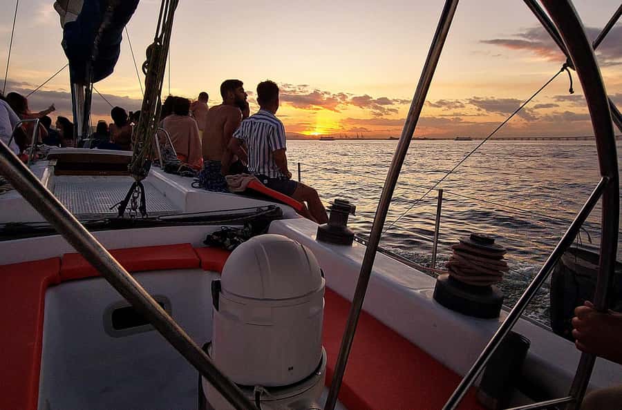 Rio de Janeiro: Guanabara Bay Sunset Sailing Tour & Drinks - Booking details worth getting right