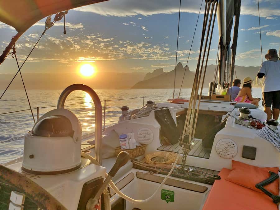 Rio de Janeiro: Guanabara Bay Sunset Sailing Tour & Drinks - Leaving Marina da Glória with Rio ahead