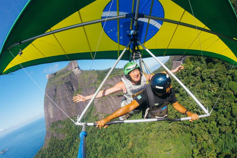 Rio de Janeiro: Hang Gliding Tandem Flight - Meeting in São Conrado and heading uphill
