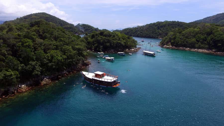 Rio de Janeiro: Ilha Grande with Boat Tour & Optional Lunch - Baleia’s Beach, the easy first swim