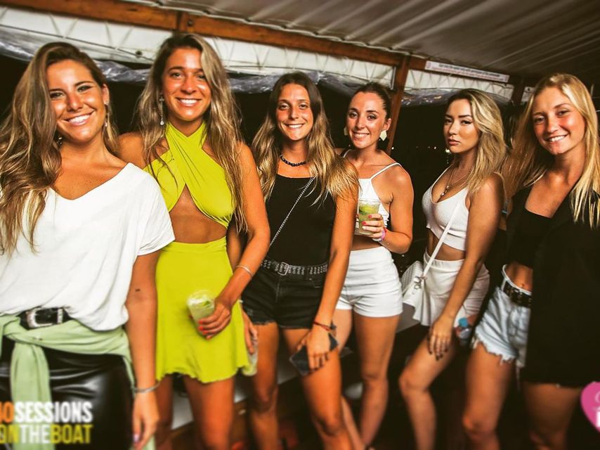 Rio de Janeiro: Late Night Boat Party with DJ and Dancing - DJ Sets from House to Latin Rhythms