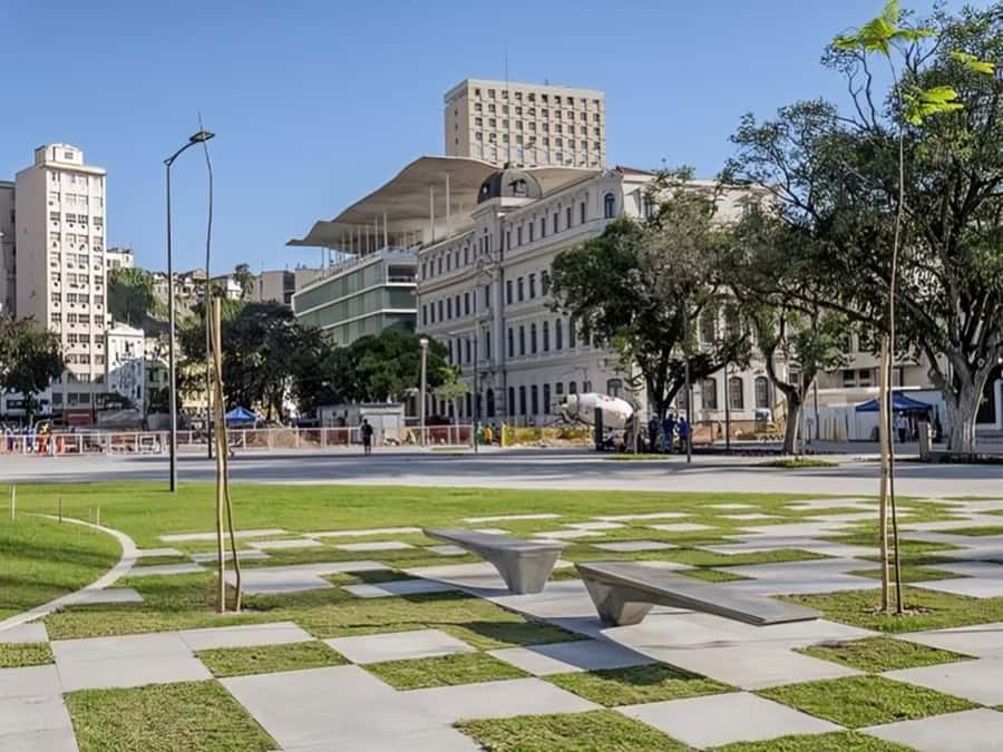 Rio de Janeiro : Must-See Sites Walking Tour With A Guide - Praça Quinze and the old port