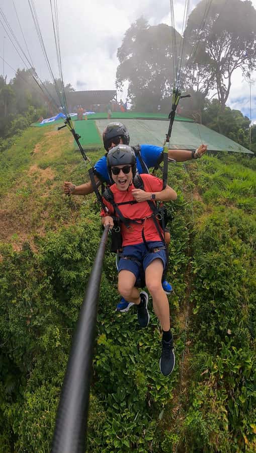 Rio de Janeiro : Paragliding Tandem Flights over Rio - Preparing for the launch
