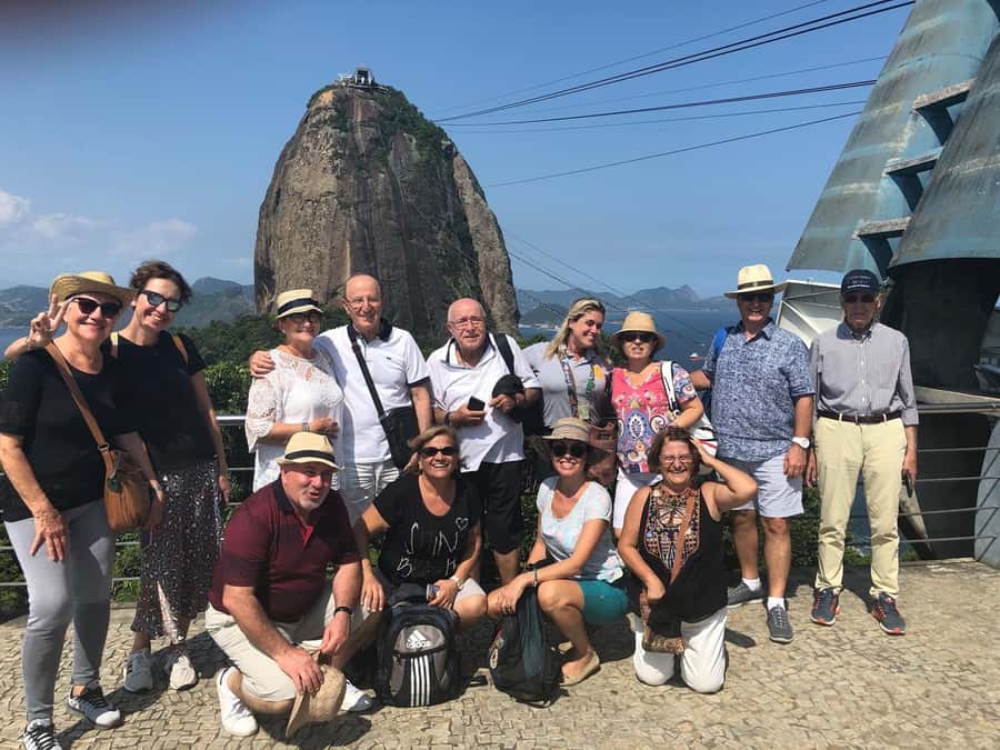 Rio de Janeiro: Rio's Icons Guided Tour with Tickets & Lunch - Guides, languages, and the human side of the day