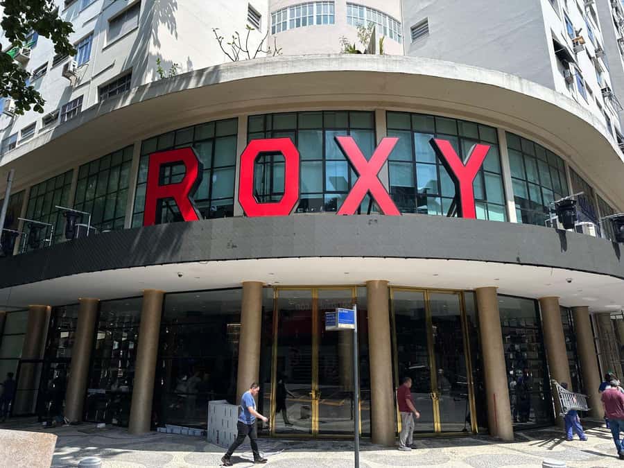Rio de Janeiro: Roxy Dinner Show with Hotel Pickup - Dinner begins with Bossa Nova and Danilo Parah’s menu