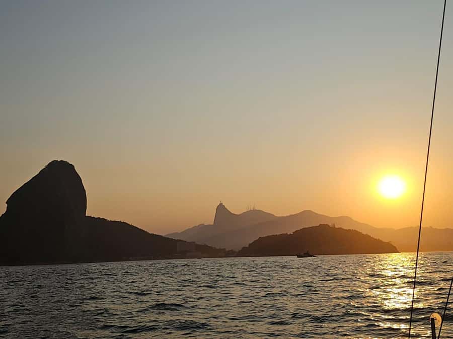 Rio de Janeiro: Sailing Sunset Tour with Snacks and Drinks - Drinks, fruit, and simple onboard hospitality