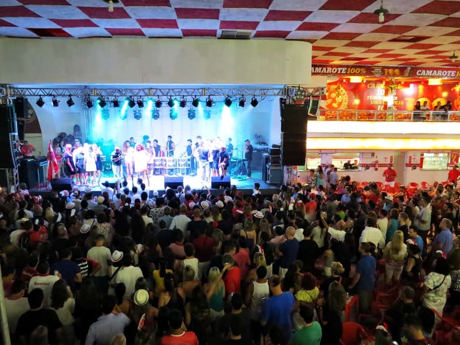 Rio de Janeiro: Salgueiro Samba School Rehearsal Tour - Arriving at a school built for 4,000 people