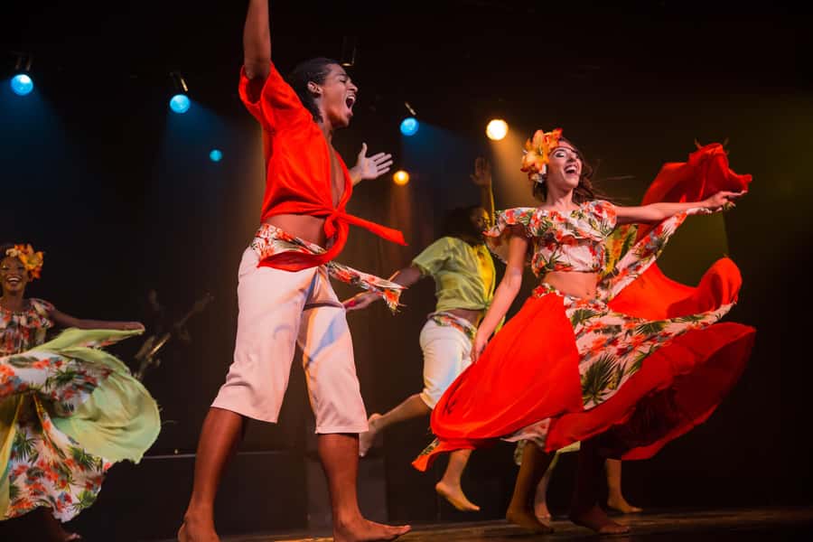 Rio de Janeiro: Samba Show Admission & Transfer - Choosing between the show-only and dinner options