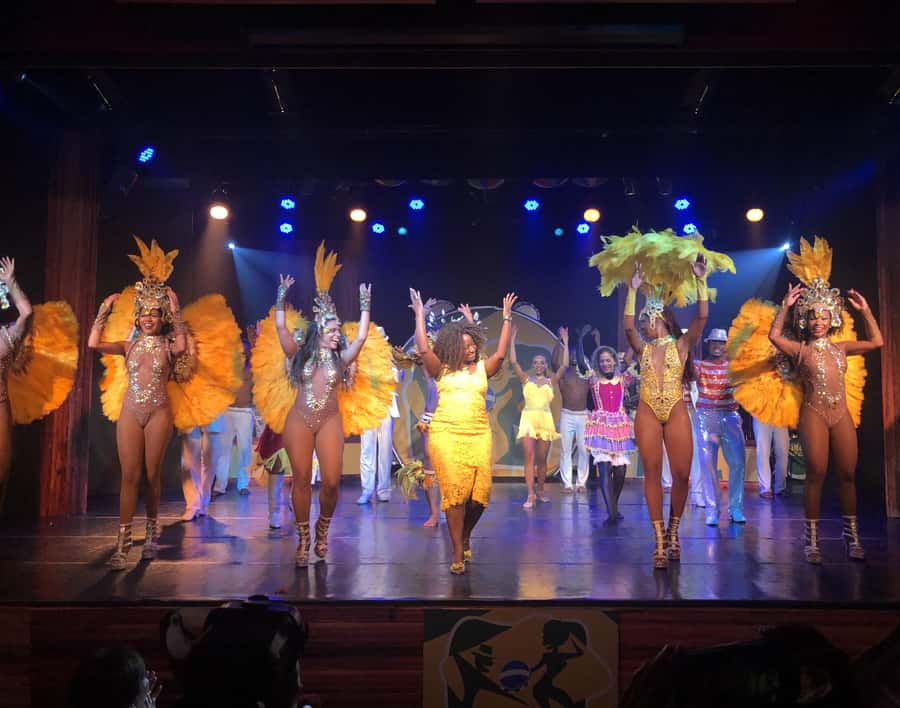 Rio de Janeiro: Samba Show Admission & Transfer - Arriving at the small theater