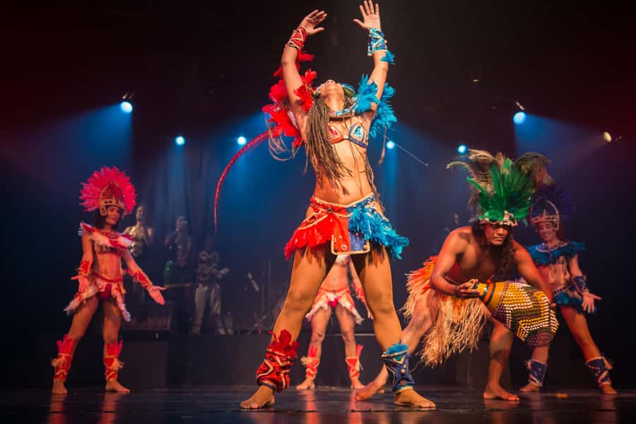 Rio de Janeiro: Samba Show Admission & Transfer - How the performance compares with a local samba night