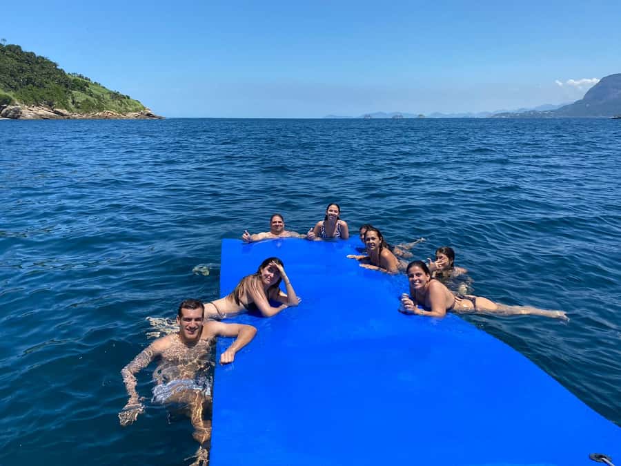 Rio de Janeiro: SpeedBoat Tour - Beach Tour with Beer - Sugarloaf Mountain from below