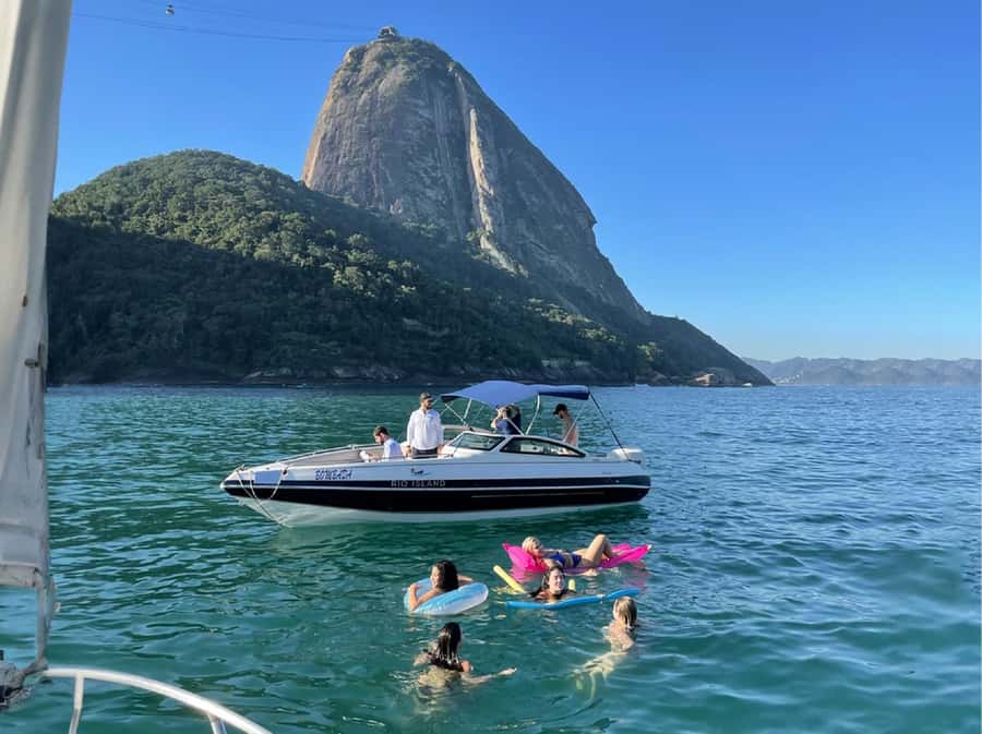 Rio de Janeiro: SpeedBoat Tour - Beach Tour with Beer - Praia Vermelha and Copacabana Beach