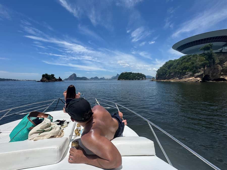 Rio de Janeiro: Speedboat Tour with Snacks and Drinks - Santos Dumont Airport and the First Bay Views