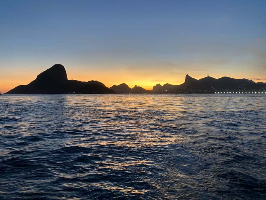 Rio de Janeiro: Sunset Sailboat Tour with Open Bar - Starting in Urca and reaching the sailboat