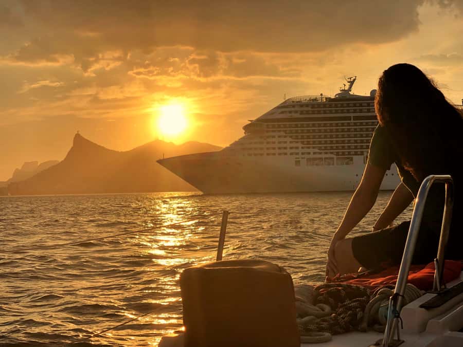 Rio de Janeiro: Sunset Sailing Tour - Drinks and snacks make the price easier to justify