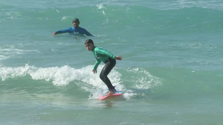 Rio de Janeiro: Surflessons and surfcoach. - The beginner lesson: 10 minutes on land, then 50 minutes in the sea