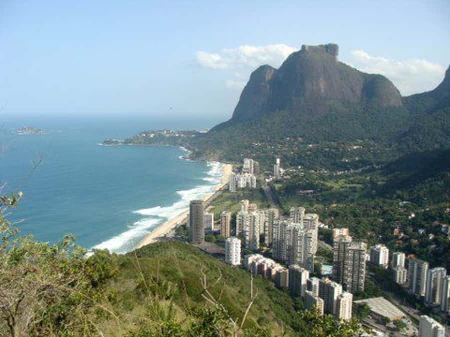 Rio de Janeiro: Vidigal Favela Tour and Two Brothers Hike - Guides, group size, and language options