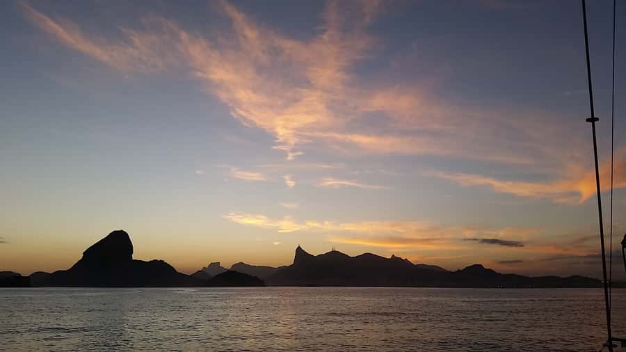 Rio de Janeiro: Wake Up and Sail - A Relaxed Half Hour on the Yacht
