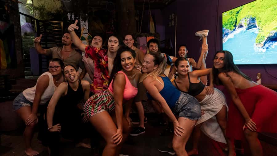 Rio Experience: Caipirinha Workshop (2 Caipis) + Funk Class - Learning Brazilian funk from 9:00 to 9:30 p.m.