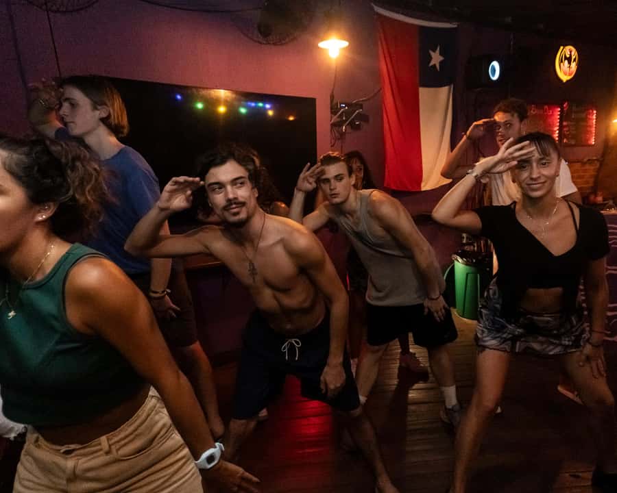 Rio Experience: Caipirinha Workshop (2 Caipis) + Funk Class - From hostel class to Friday night in Lapa