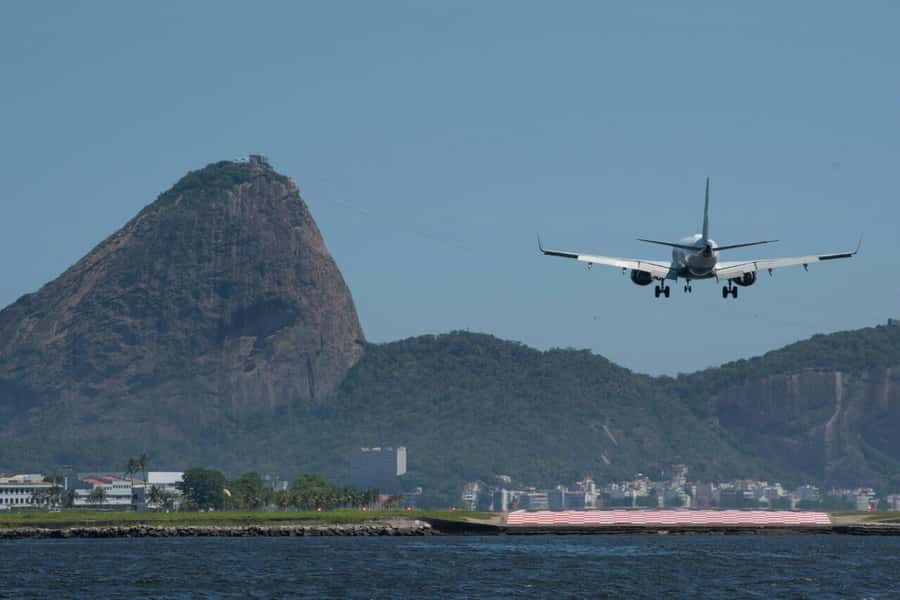 Rio: Guanabara Bay Boat Tour - Urca Casino and Flamengo Beach on the way back