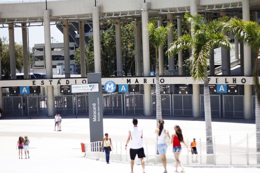 Rio: Maracanã Stadium & Christ the Redeemer by Rack Railway - One hour with Christ the Redeemer