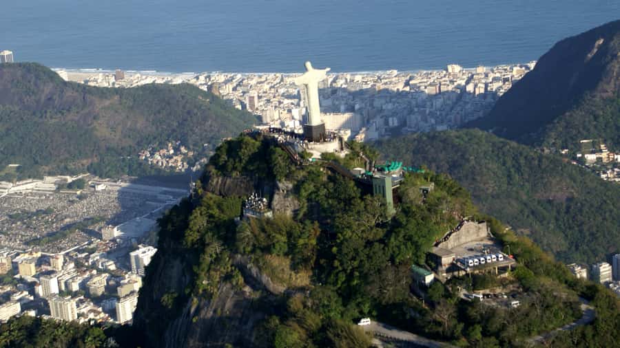 Rio: Maracanã Stadium & Christ the Redeemer by Rack Railway - Guides, commentary, and group expectations