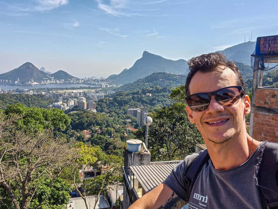 Rocinha Jeep Tour: A Journey into the Soul of the Favela! - The panoramic jeep descent