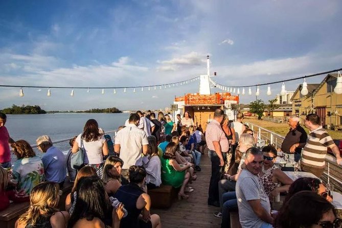 Sailing in Guaíba with White Swan Boat - Porto Alegre - Finding the White Swan at Cais do Porto