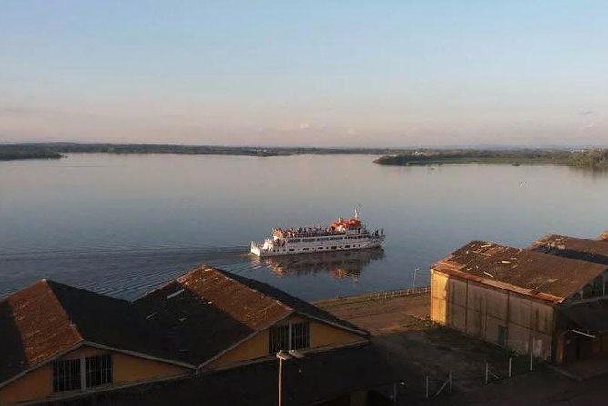 Sailing in Guaíba with White Swan Boat - Porto Alegre - What you see from the Guaíba