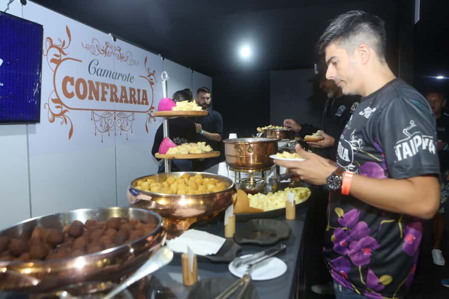 São Paulo Carnival Seating with Food, Drinks, & Transfer - Value: what you are really paying for